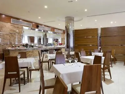科隆纳索尔大酒店 4* 萨拉曼卡
